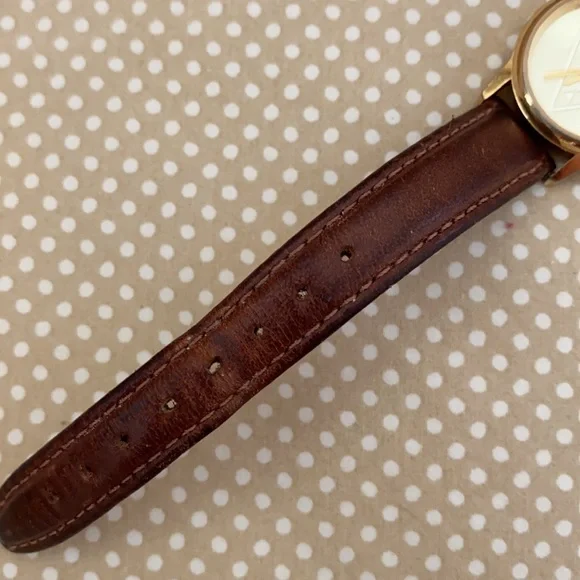 Vintage Guess watch with leather strap - Picture 10 of 12